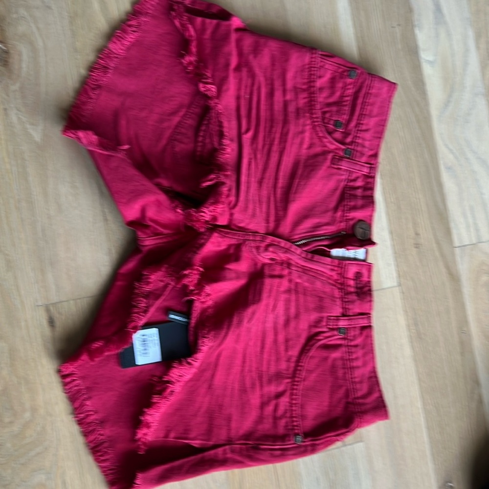 NWT one teaspoon Marlon short jeans